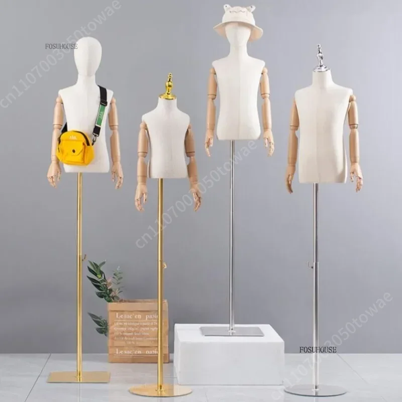 Kinder-Schaufensterpuppe mit V – Baby Clothing Stores Bewertung und Preis