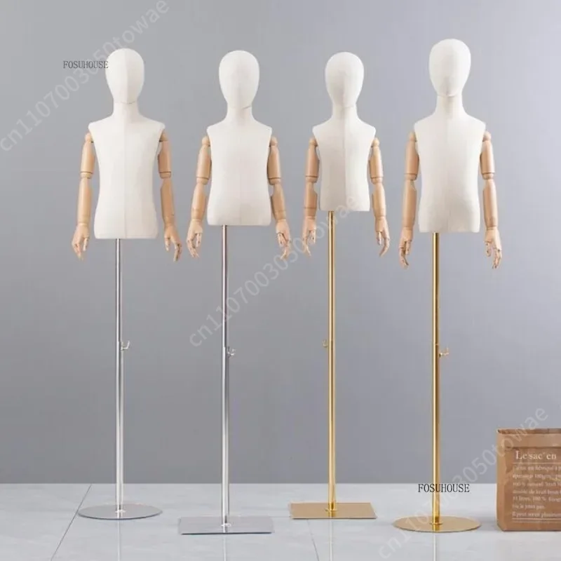 Kinder-Schaufensterpuppe mit V – Baby Clothing Stores Bewertung und Preis